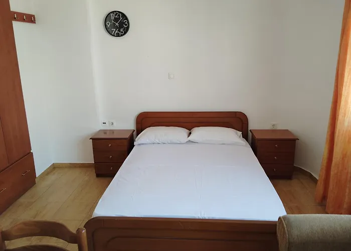 Dora And Sandy Apartments